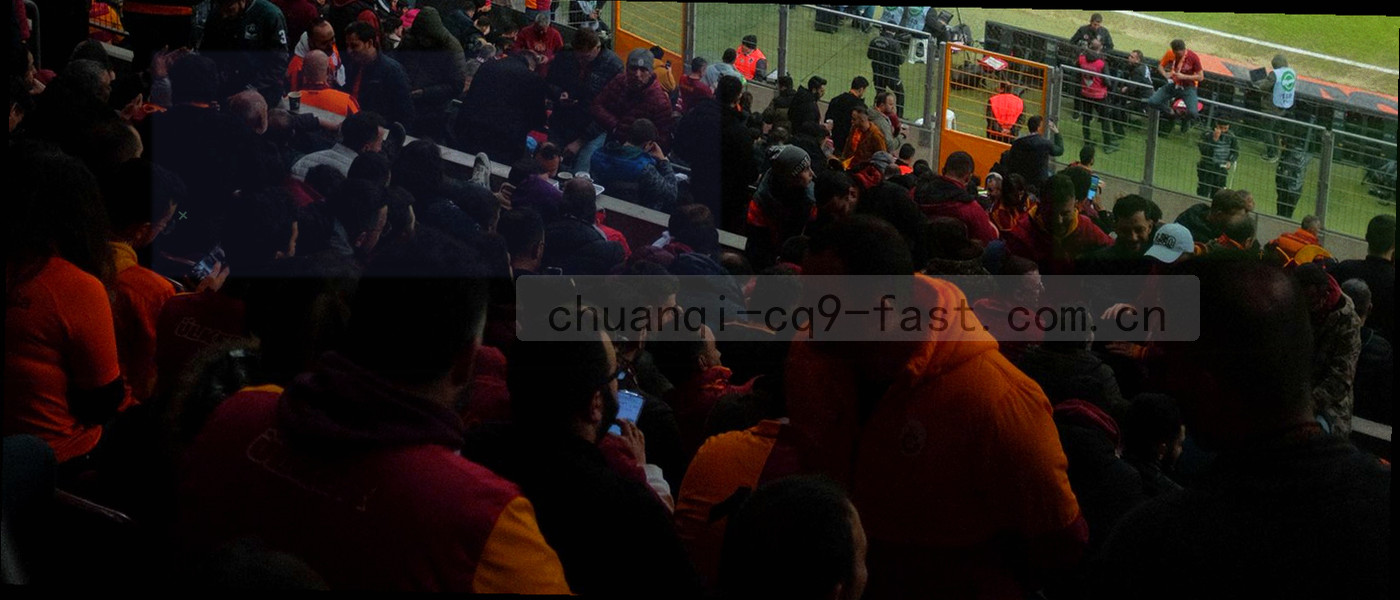 横向时间轴光轨，标记提交、处理与结论三个节点